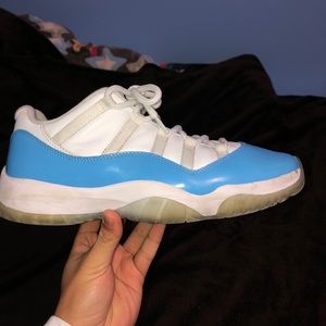 Unc Jordan 11 size 9.5